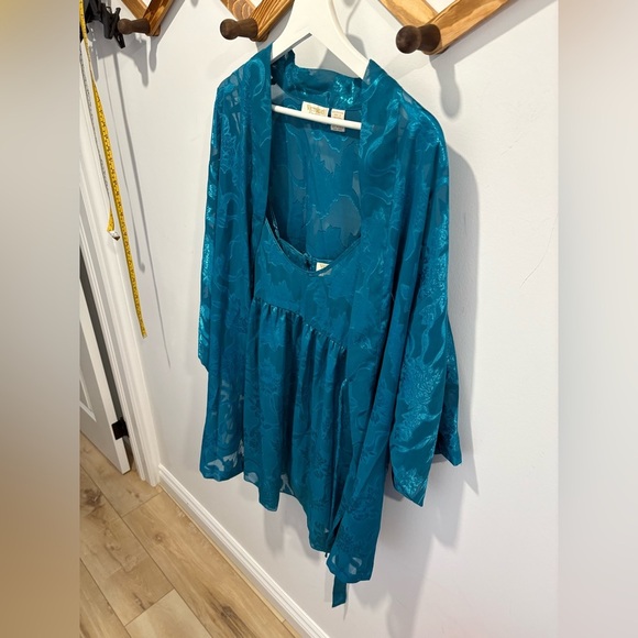 ⭐️ Vintage Victoria Secret- Robe & Cami Set - Small - Picture 4 of 11